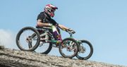 Michal Kosík používá přilbu LS2